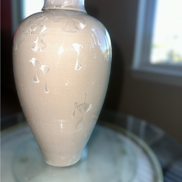 Ray West Ginkgo Crystalline Vase – Signed 1991 Cream Vase - Picture 8 of 9